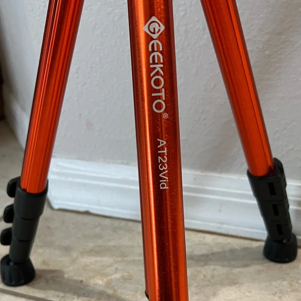 NWOT Geekoto cell phone carbon tripod & zipper carry case AT23VID